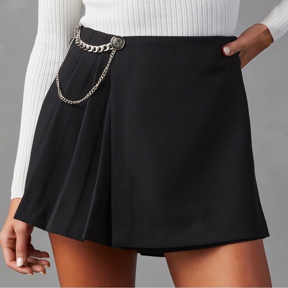 Vici Pants - VICI Relina Chain Skort in Black XL NWT Whiteroom + Cactus